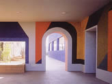 Ingresso del museo: mosaici di E. Sottsass Jr